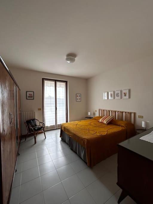 Near Town Centre And Lake - Le Colombe Bardolino Luaran gambar