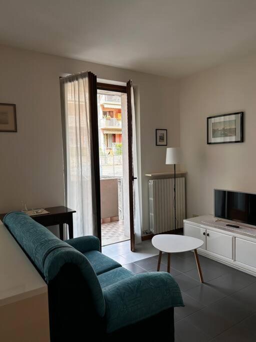 Near Town Centre And Lake - Le Colombe Bardolino Luaran gambar