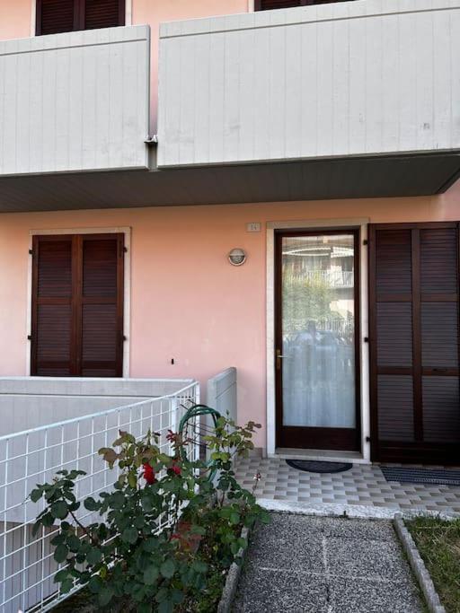 Near Town Centre And Lake - Le Colombe Bardolino Luaran gambar