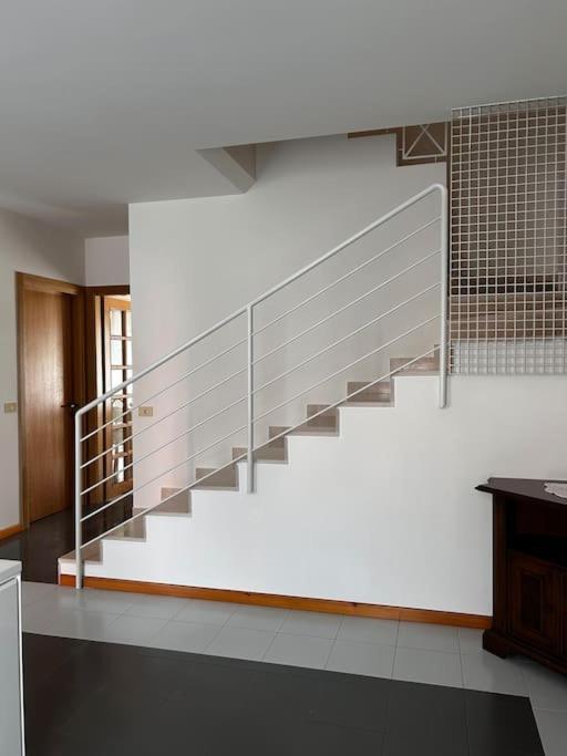 Near Town Centre And Lake - Le Colombe Bardolino Luaran gambar