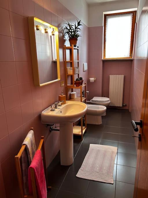 Near Town Centre And Lake - Le Colombe Bardolino Luaran gambar