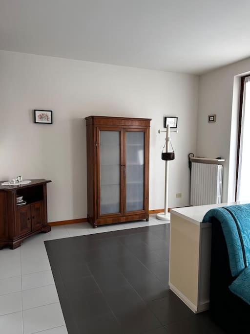 Near Town Centre And Lake - Le Colombe Bardolino Luaran gambar